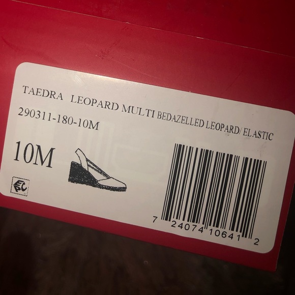 Impo, size 10, leopard print - Picture 6 of 6